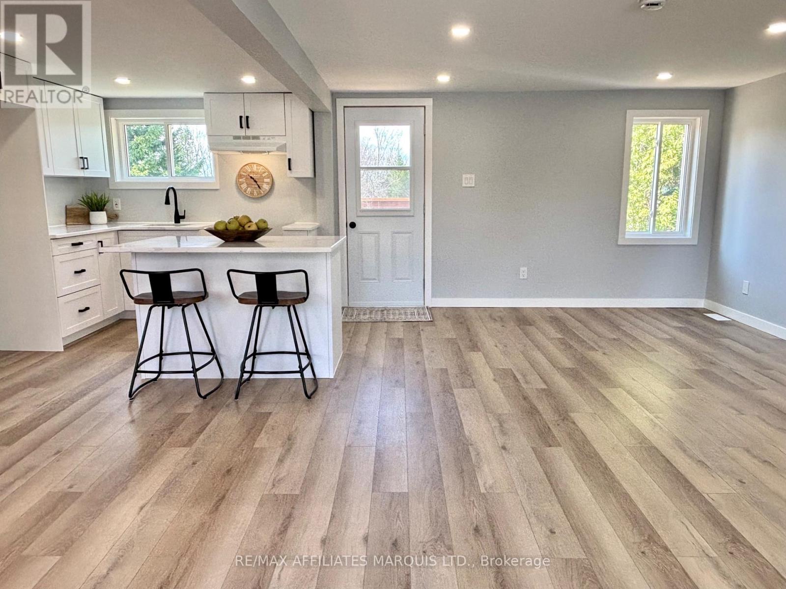 19 ALEXANDER STREET W — photo 11