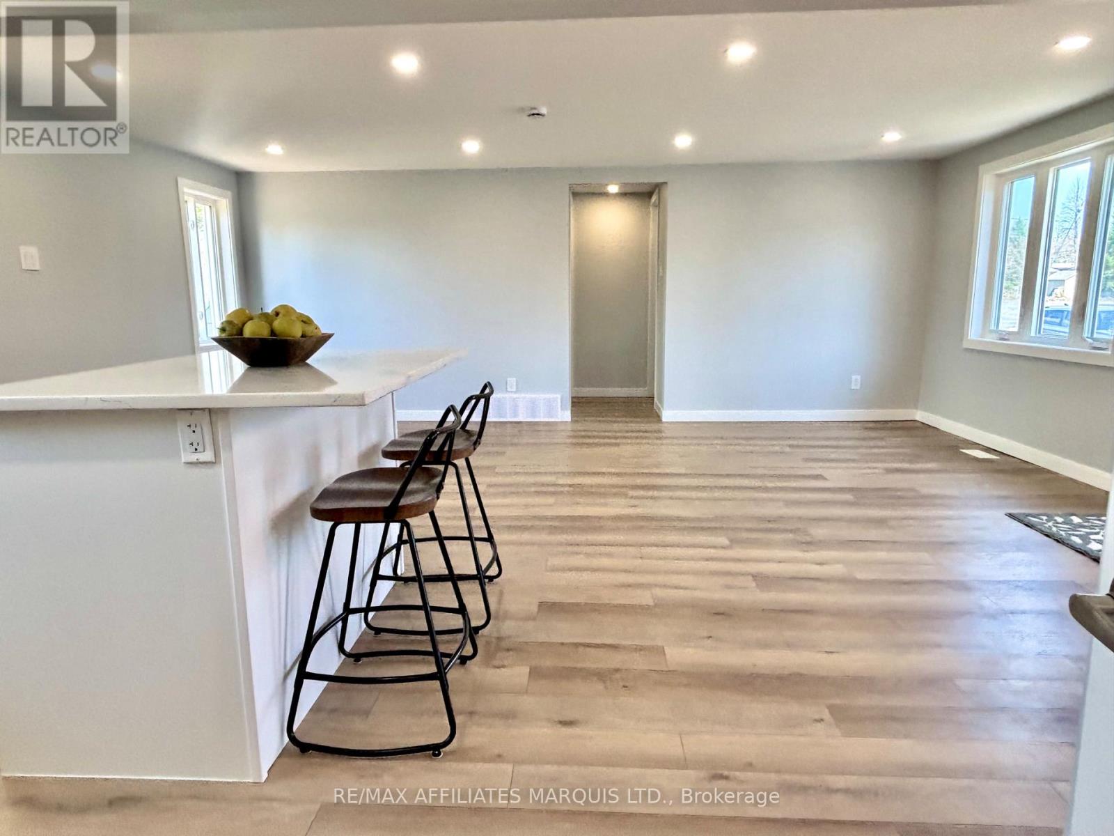 19 ALEXANDER STREET W — photo 12