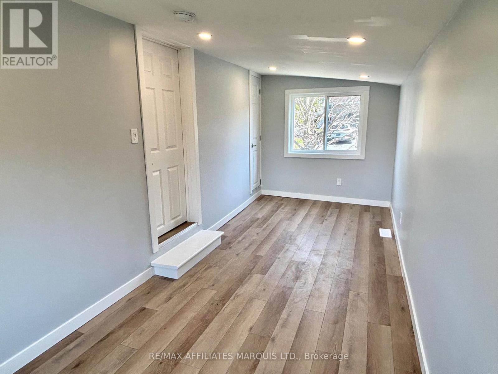19 ALEXANDER STREET W — photo 17