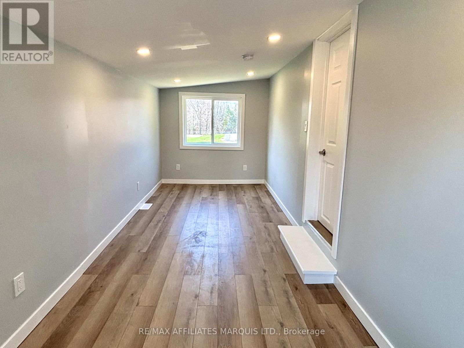 19 ALEXANDER STREET W — photo 18