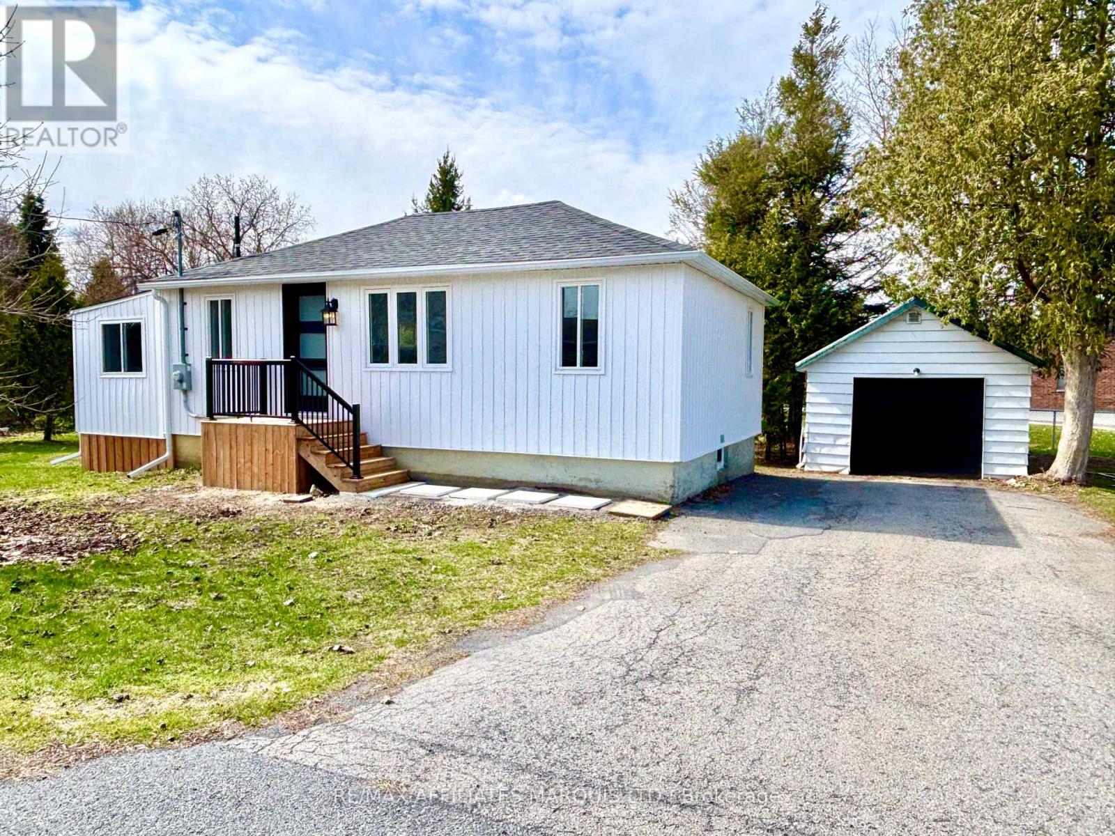 19 ALEXANDER STREET W - photo 2