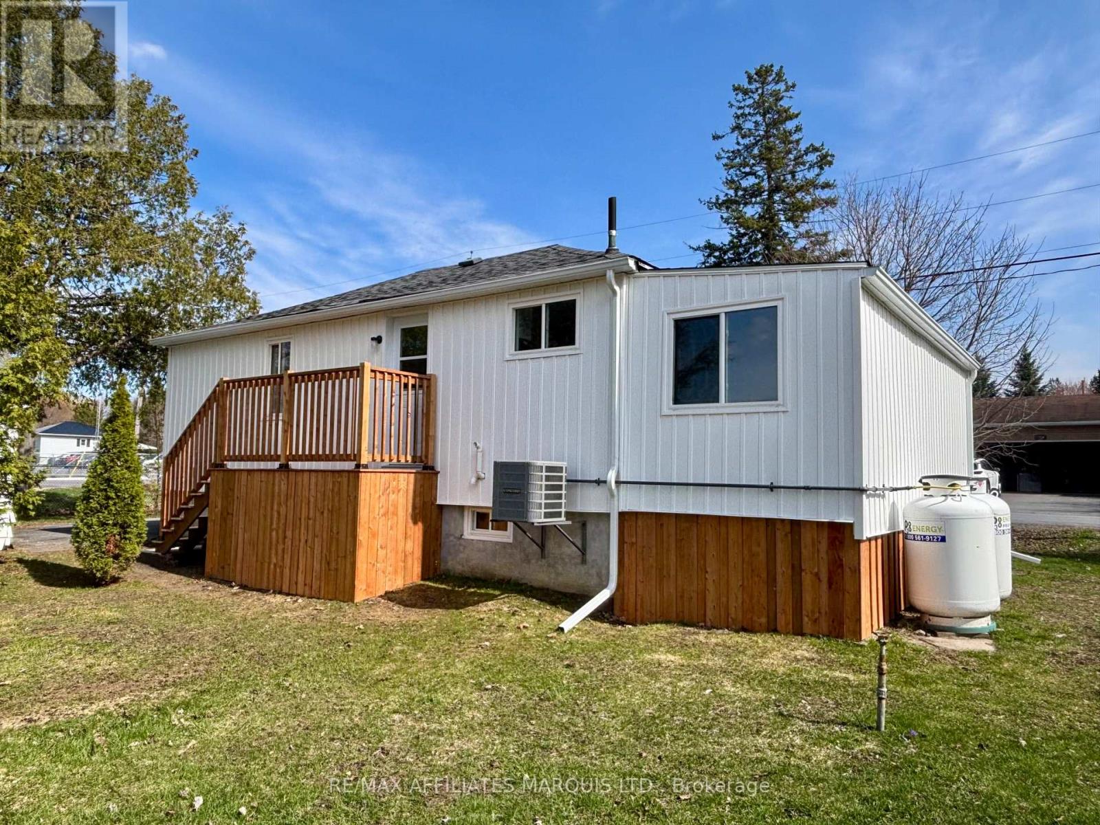 19 ALEXANDER STREET W — photo 21