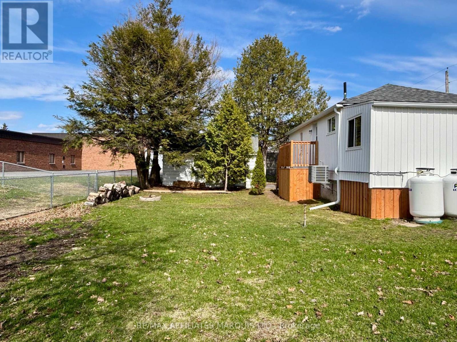 19 ALEXANDER STREET W — photo 23