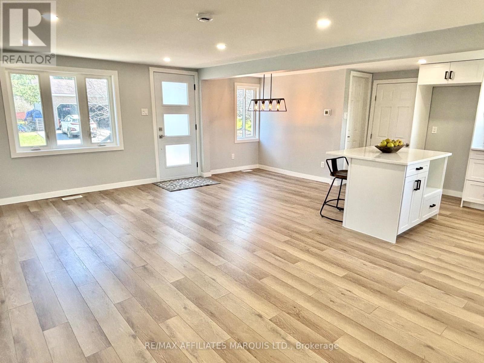 19 ALEXANDER STREET W - photo 4
