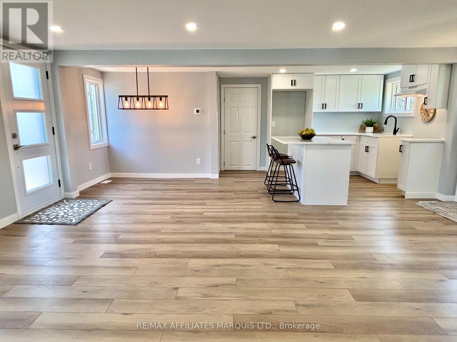 19 ALEXANDER STREET W - photo 5
