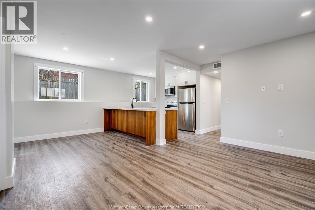 36 Victoria AVENUE South - 3