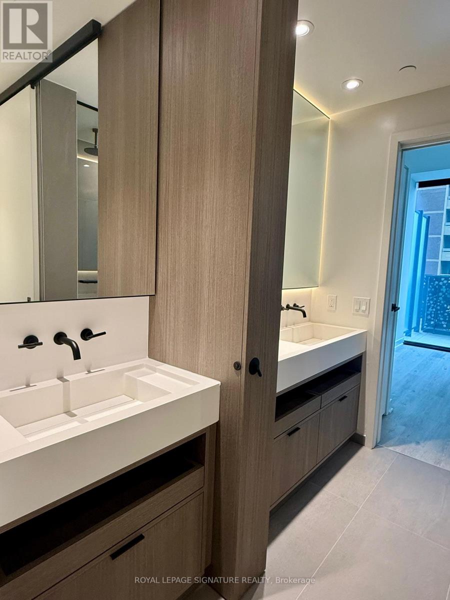 #1001 55 CHARLES STREET E - 24