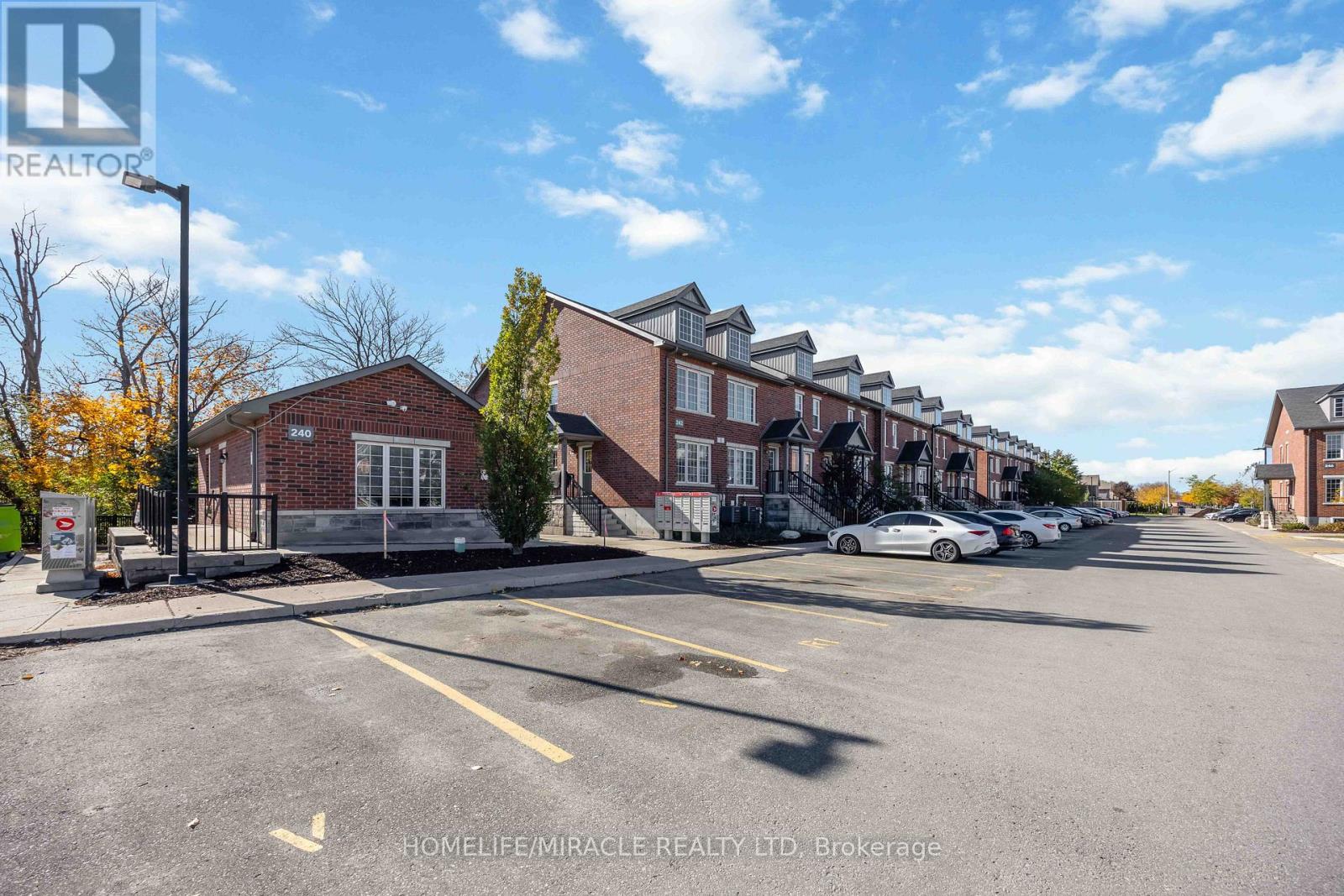 #11 244 PENETANGUISHENE ROAD - 32