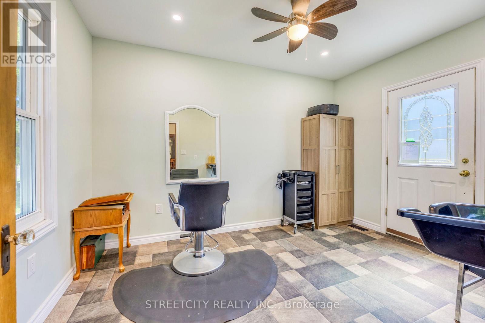 703 WELLINGTON STREET — photo 20