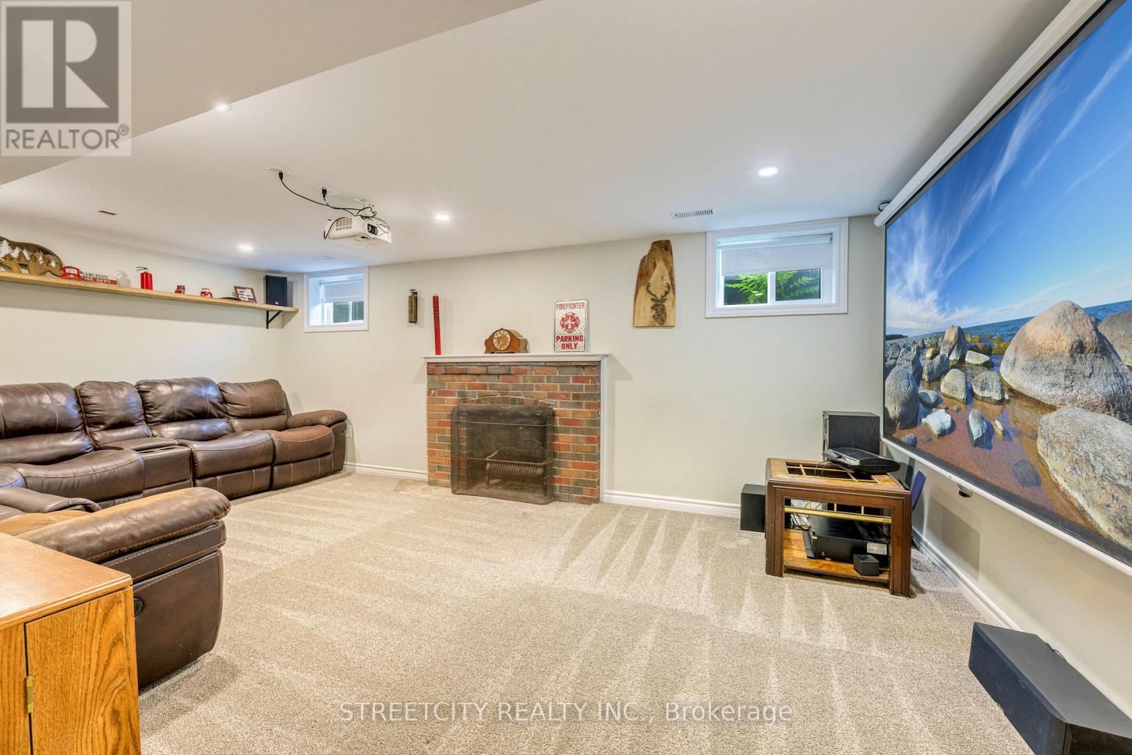 703 WELLINGTON STREET — photo 28