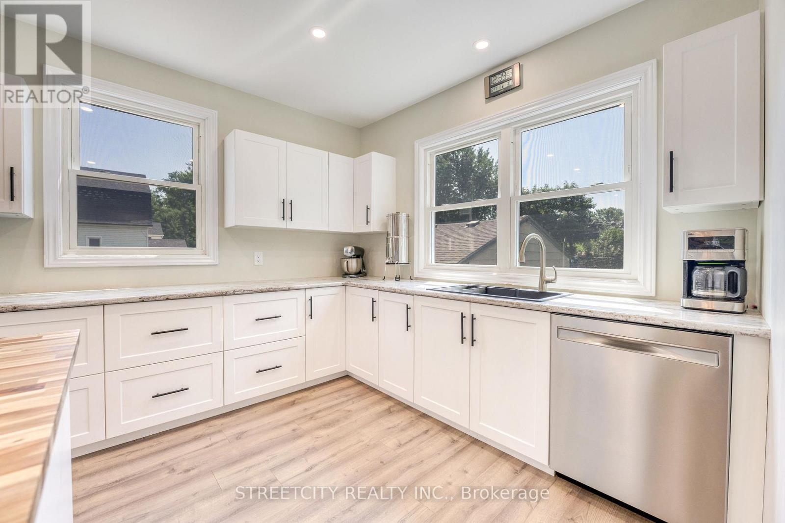 703 WELLINGTON STREET — photo 9