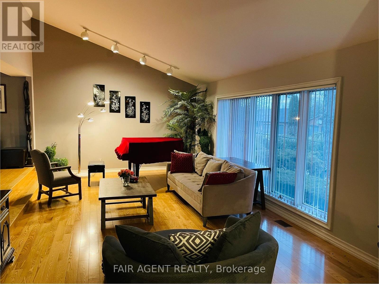 18 TOBIN COURT - 5