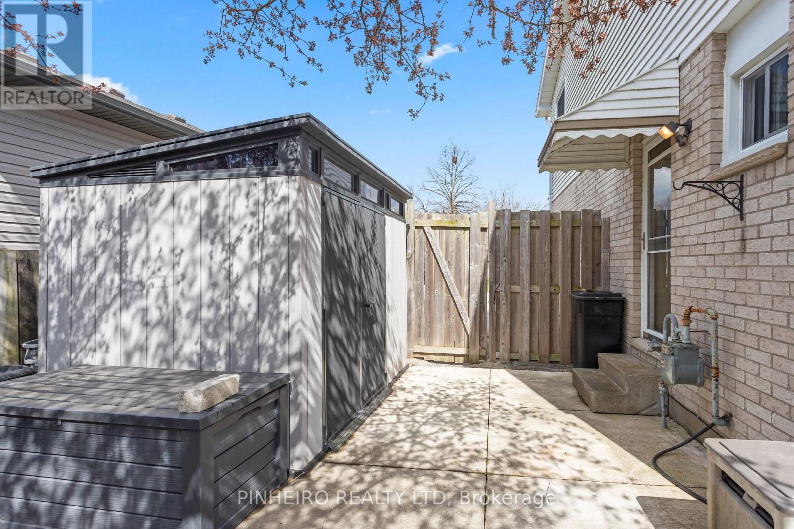 266 ARDSLEY CRESCENT — photo 37