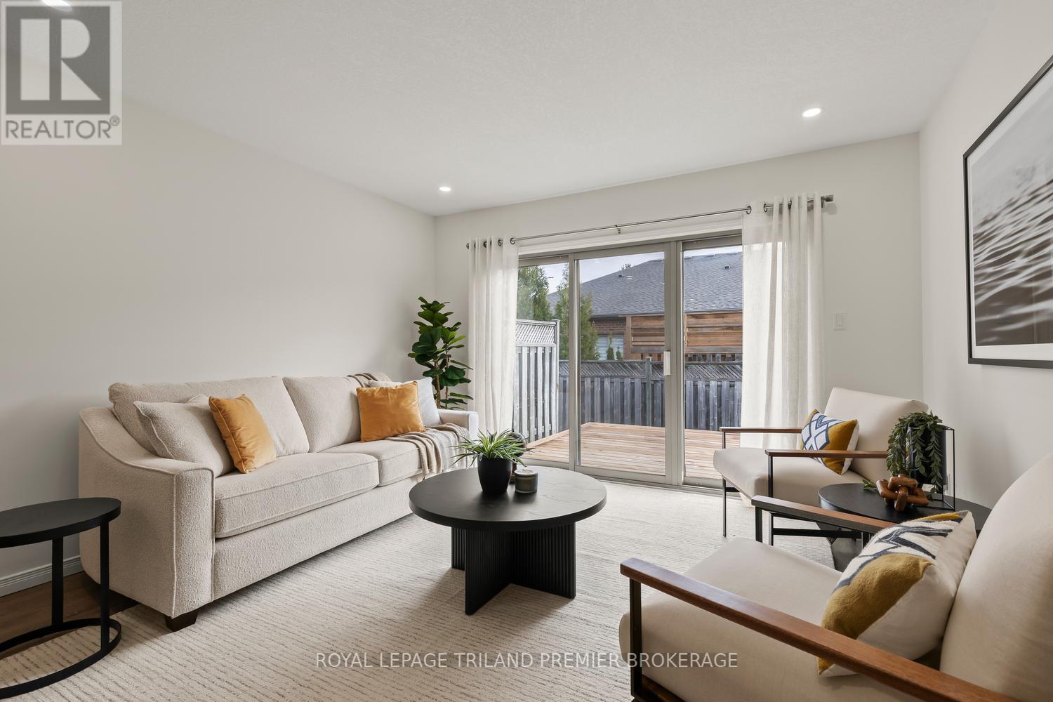 #20 215 NORTH CENTRE ROAD - 13