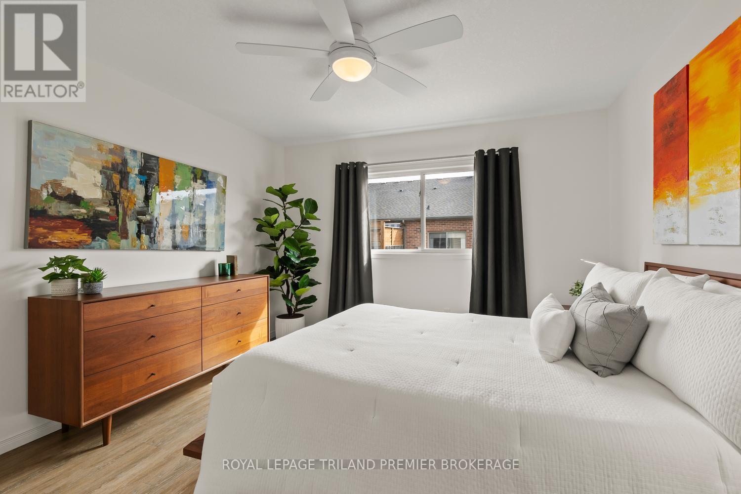 #20 215 NORTH CENTRE ROAD - 16