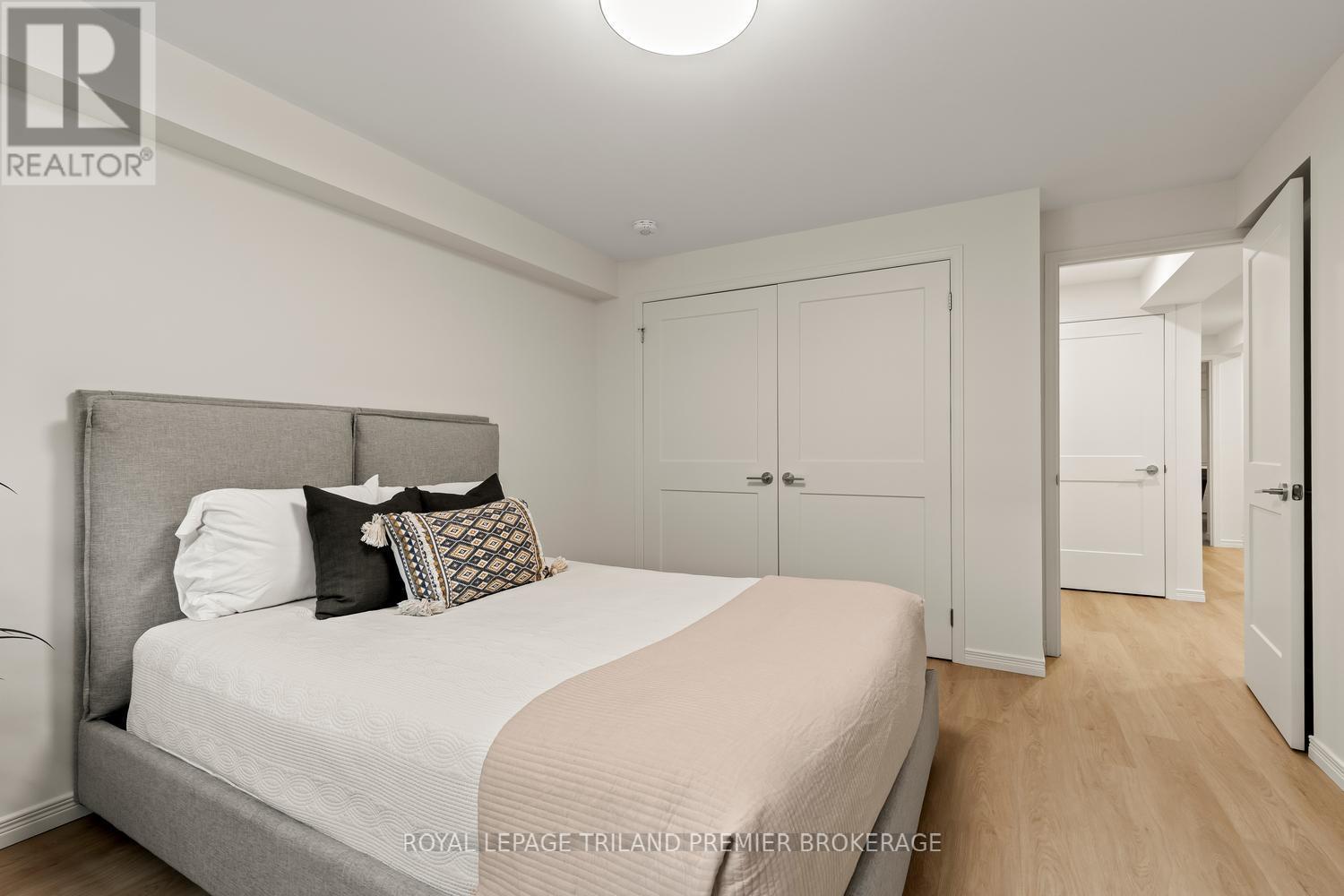 #20 215 NORTH CENTRE ROAD - 33