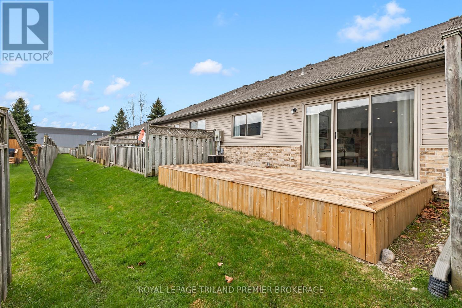 #20 215 NORTH CENTRE ROAD - 36