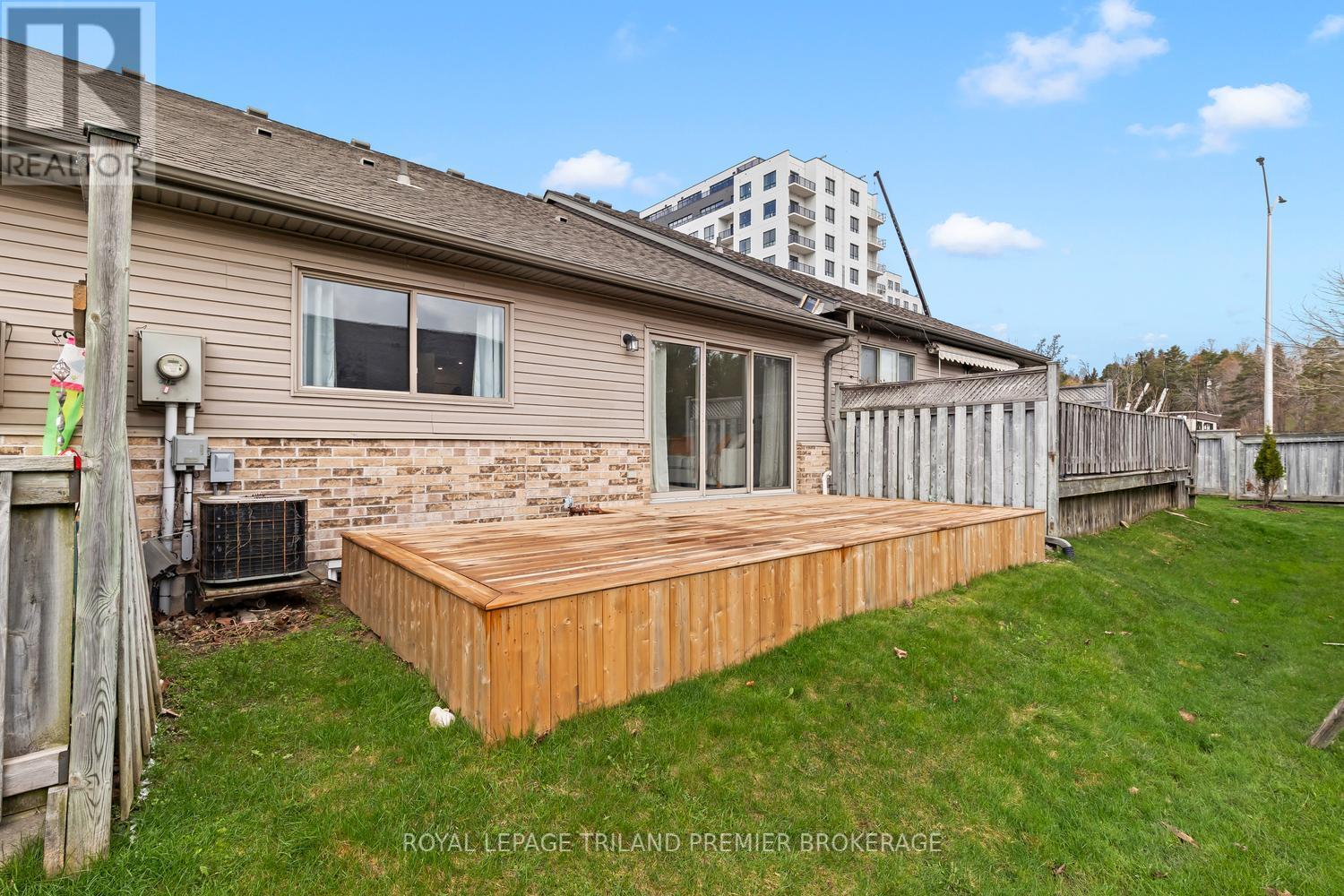 #20 215 NORTH CENTRE ROAD - 37