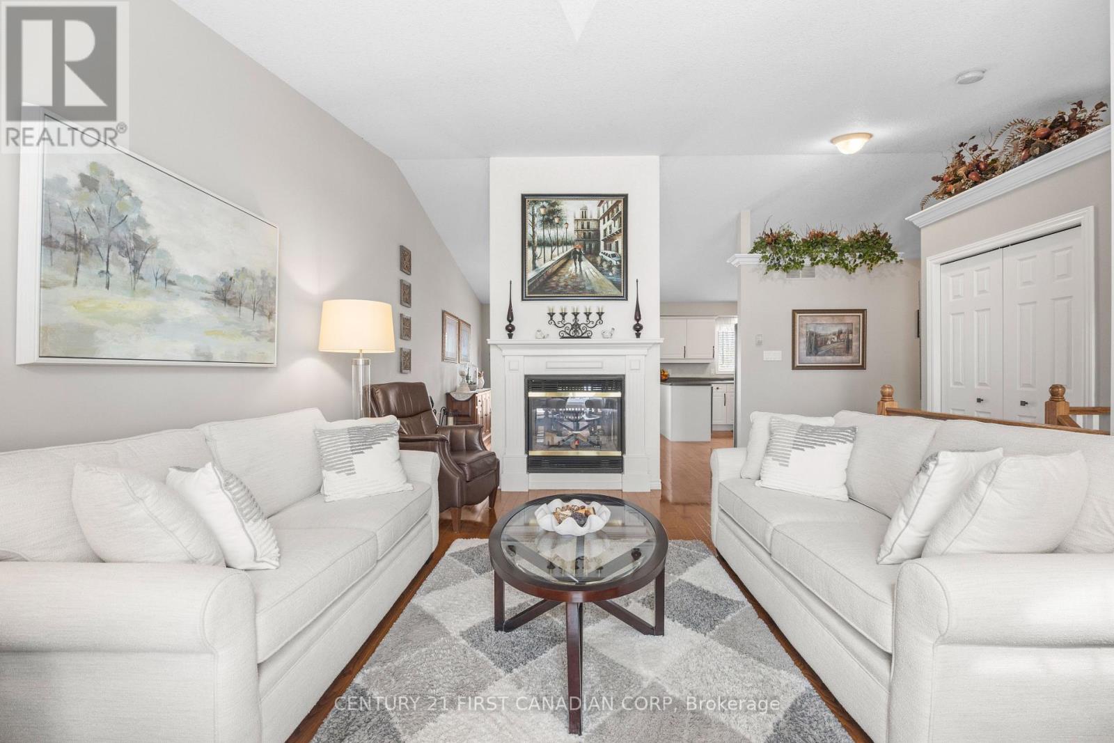 4 OAKWOOD COURT - 10