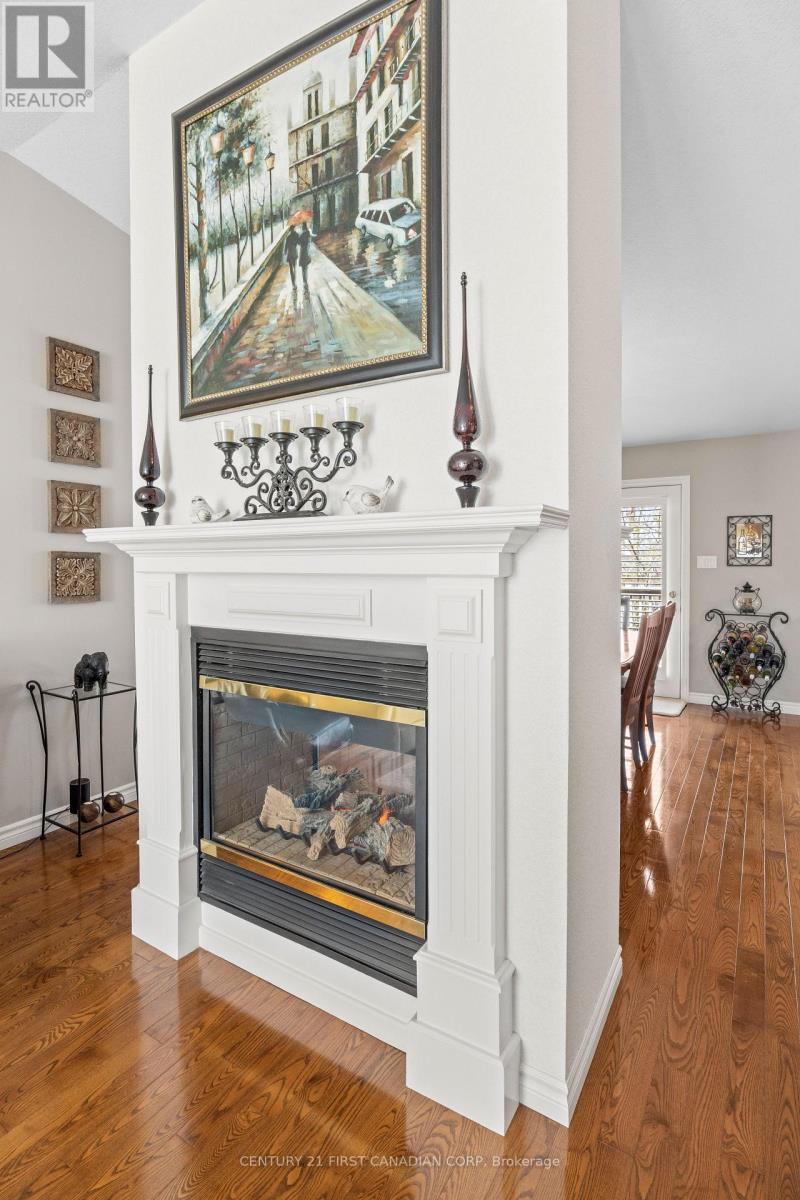 4 OAKWOOD COURT - 11