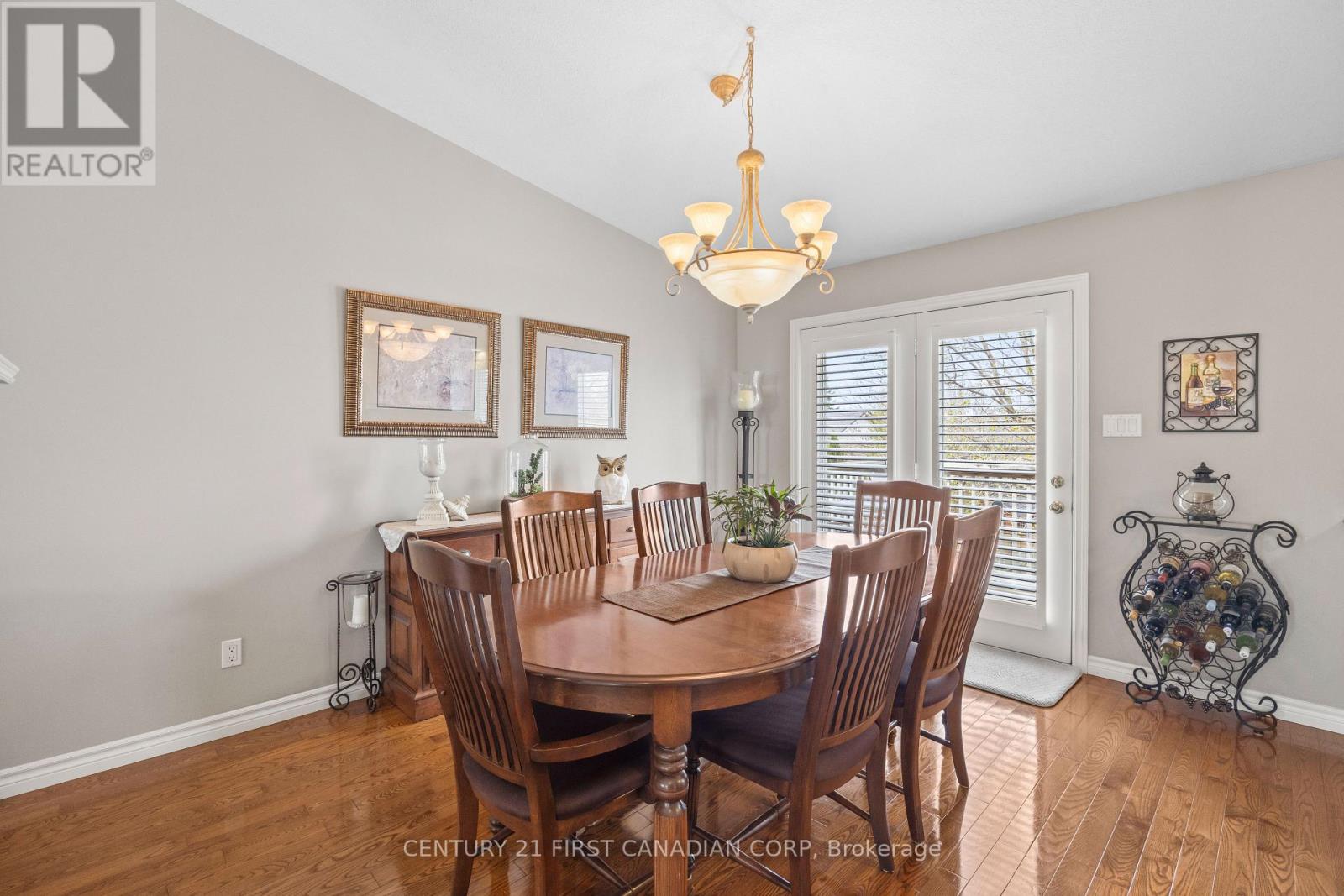 4 OAKWOOD COURT - 12