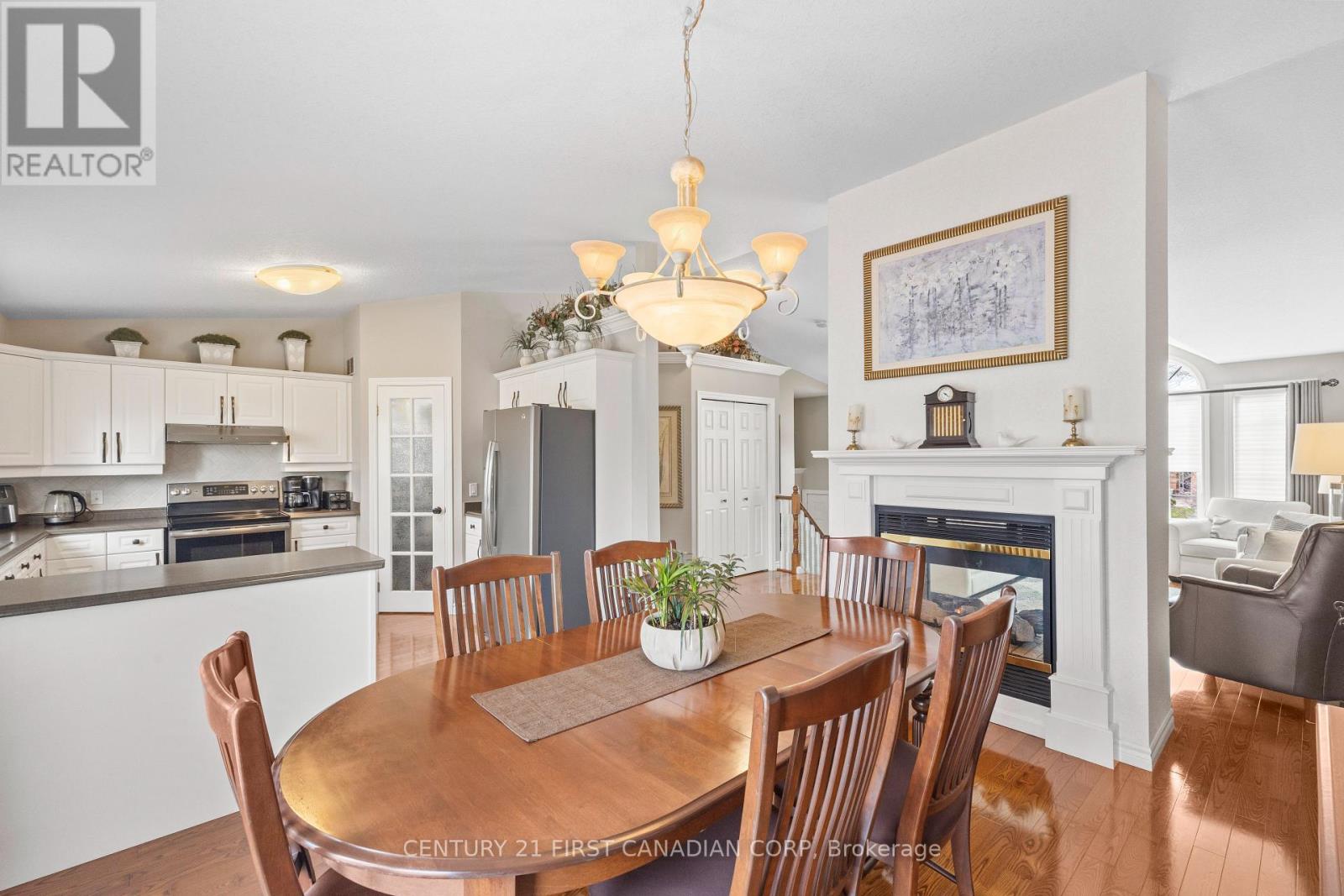 4 OAKWOOD COURT - 13