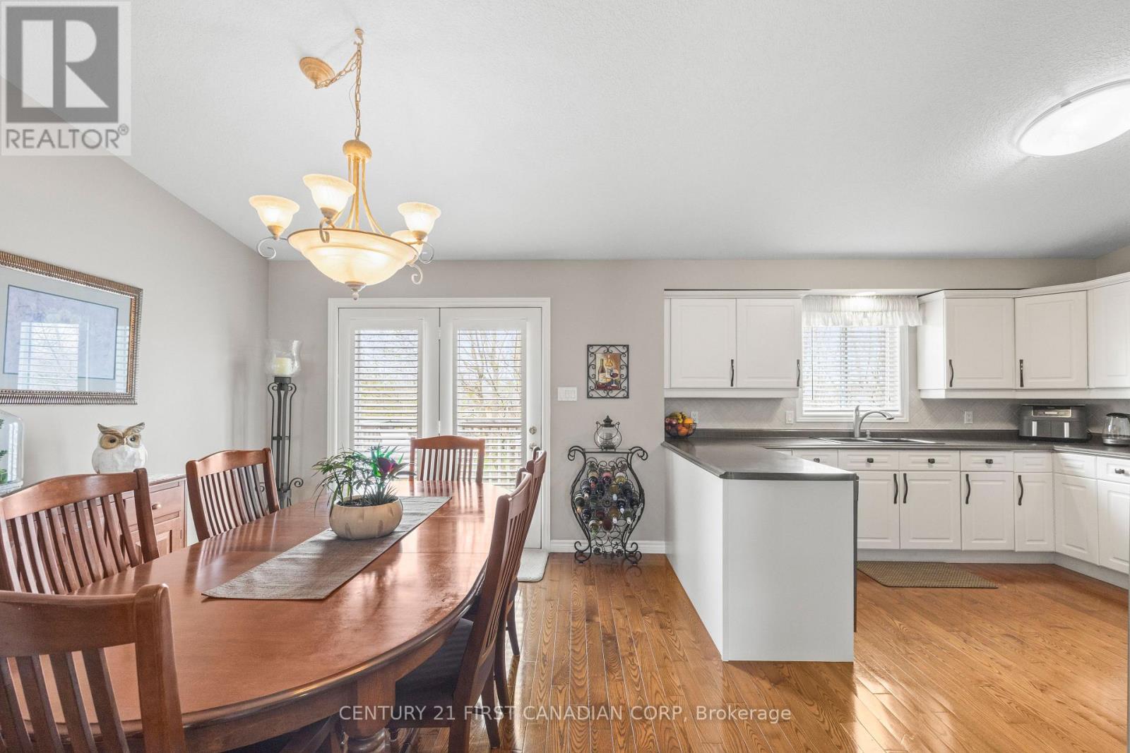 4 OAKWOOD COURT - 14