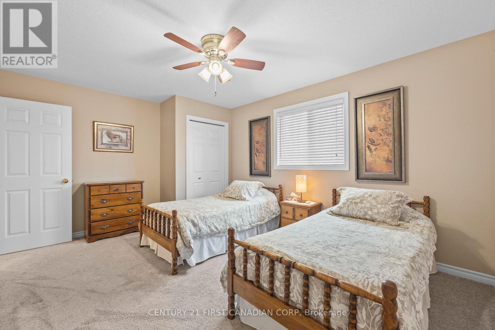 4 OAKWOOD COURT - 22