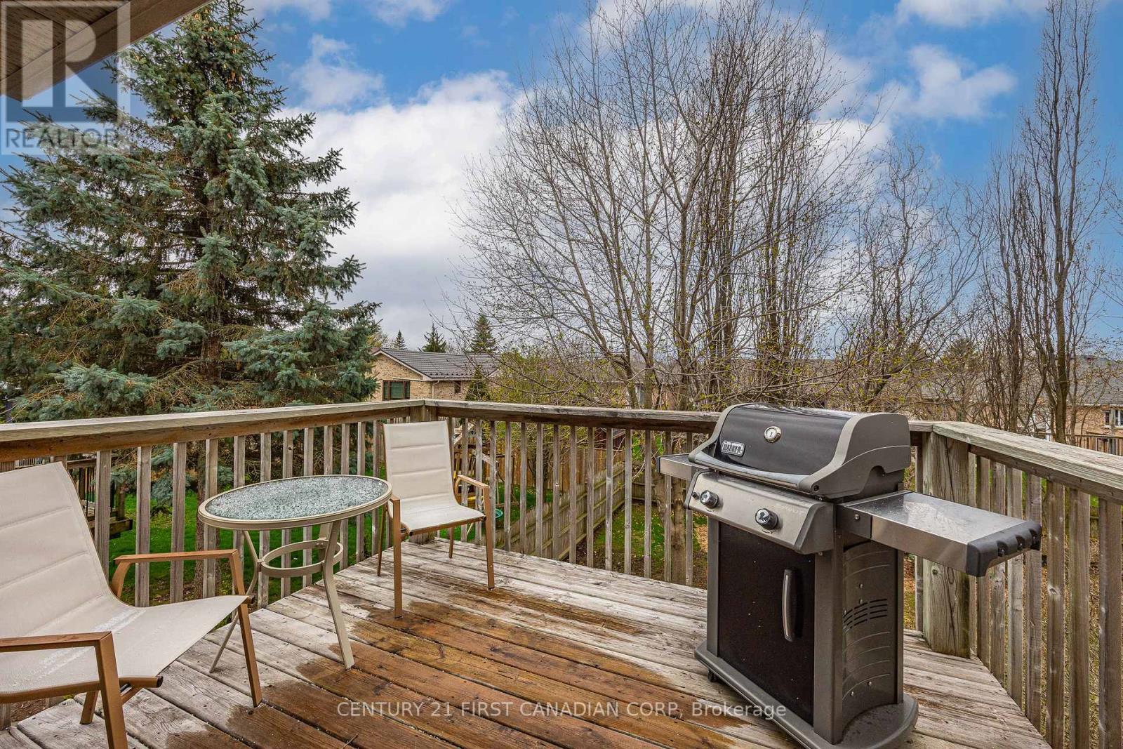 4 OAKWOOD COURT - 35
