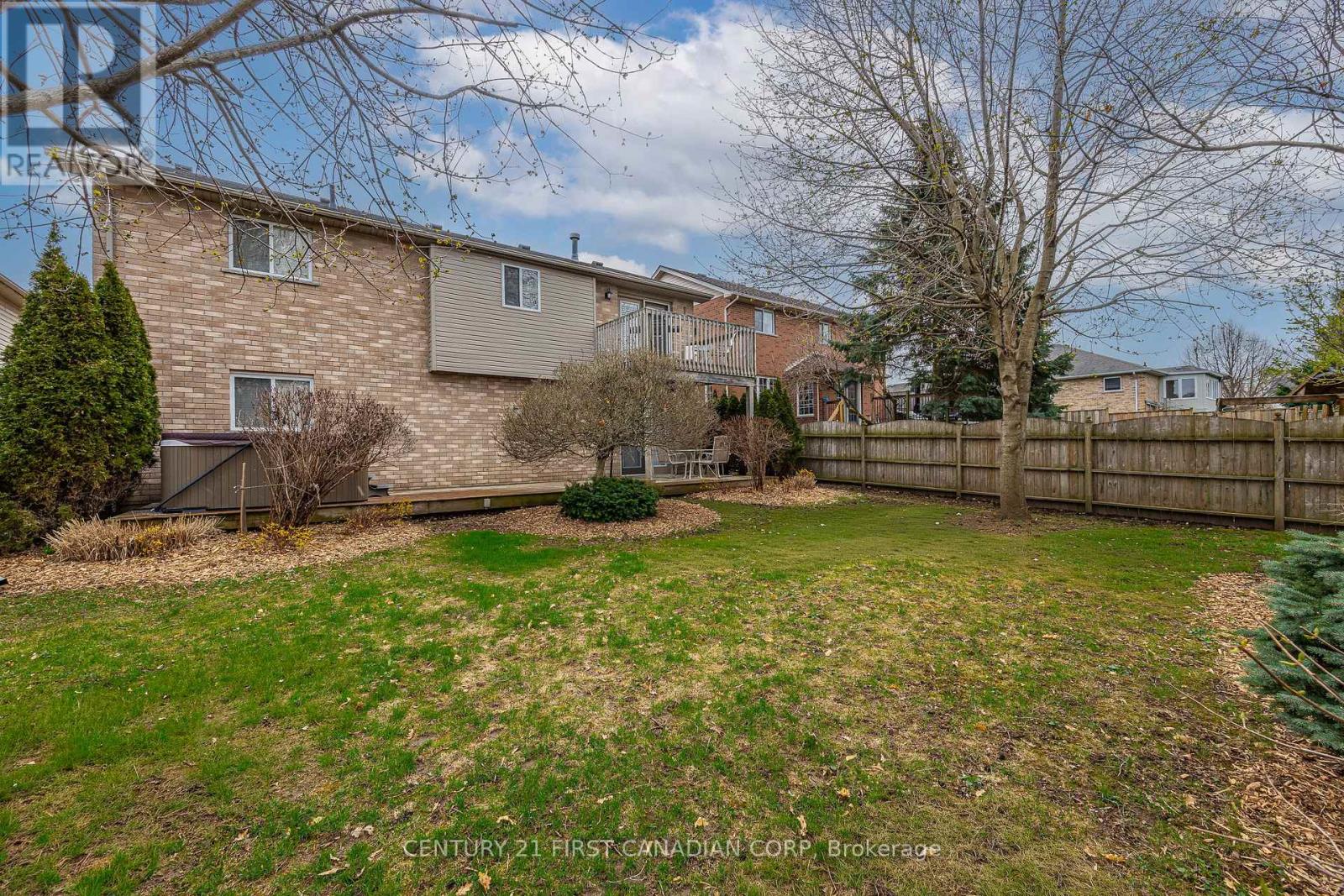 4 OAKWOOD COURT - 37