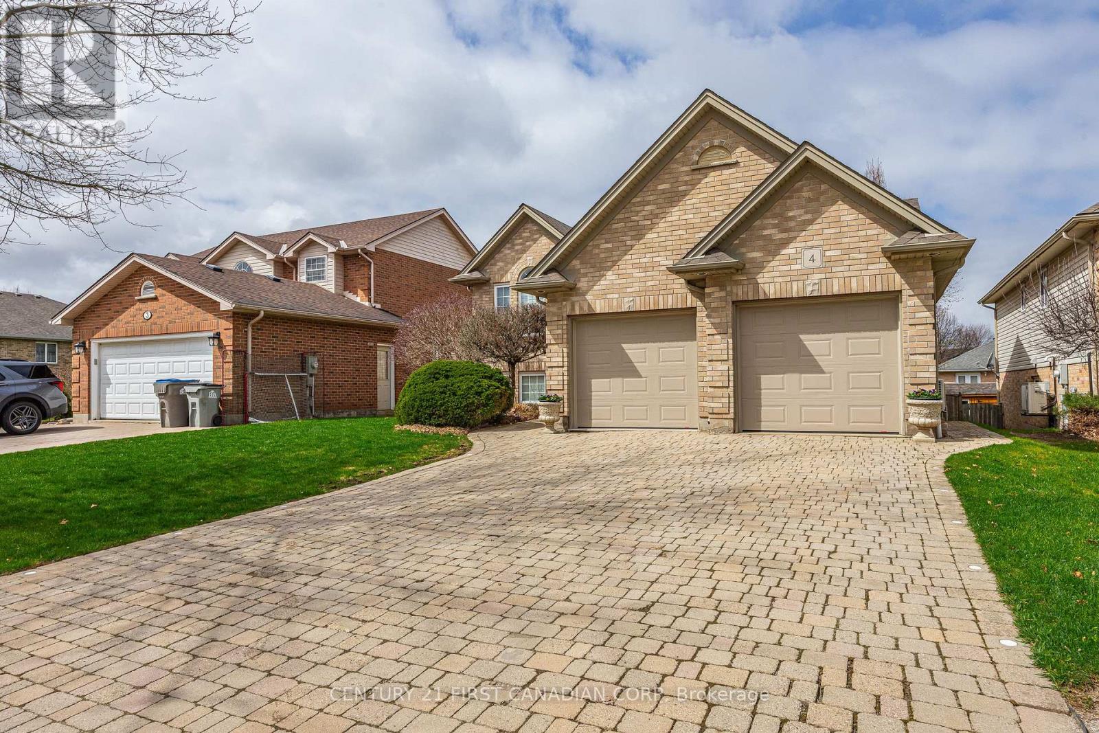4 OAKWOOD COURT - 4
