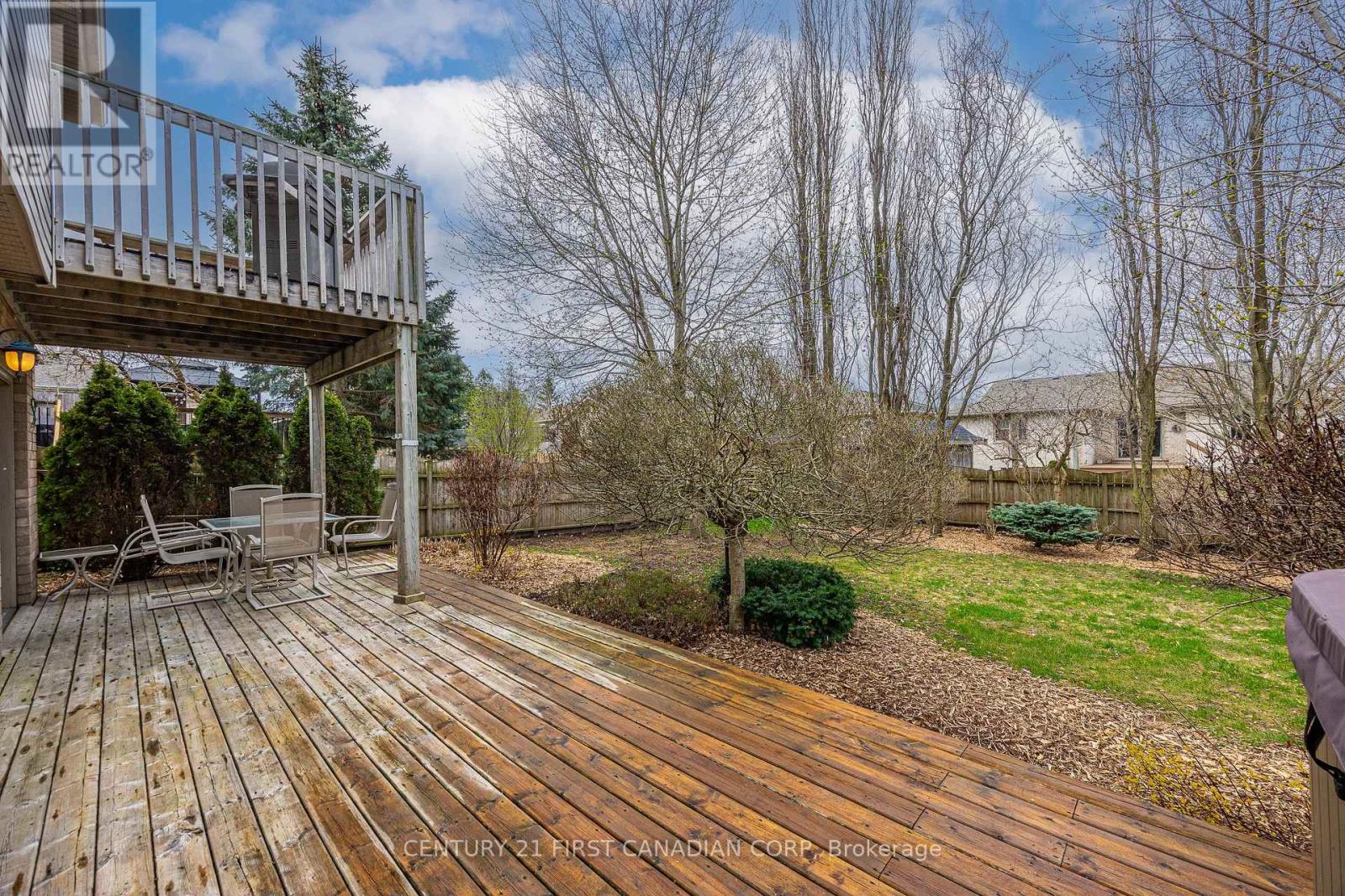4 OAKWOOD COURT - 40