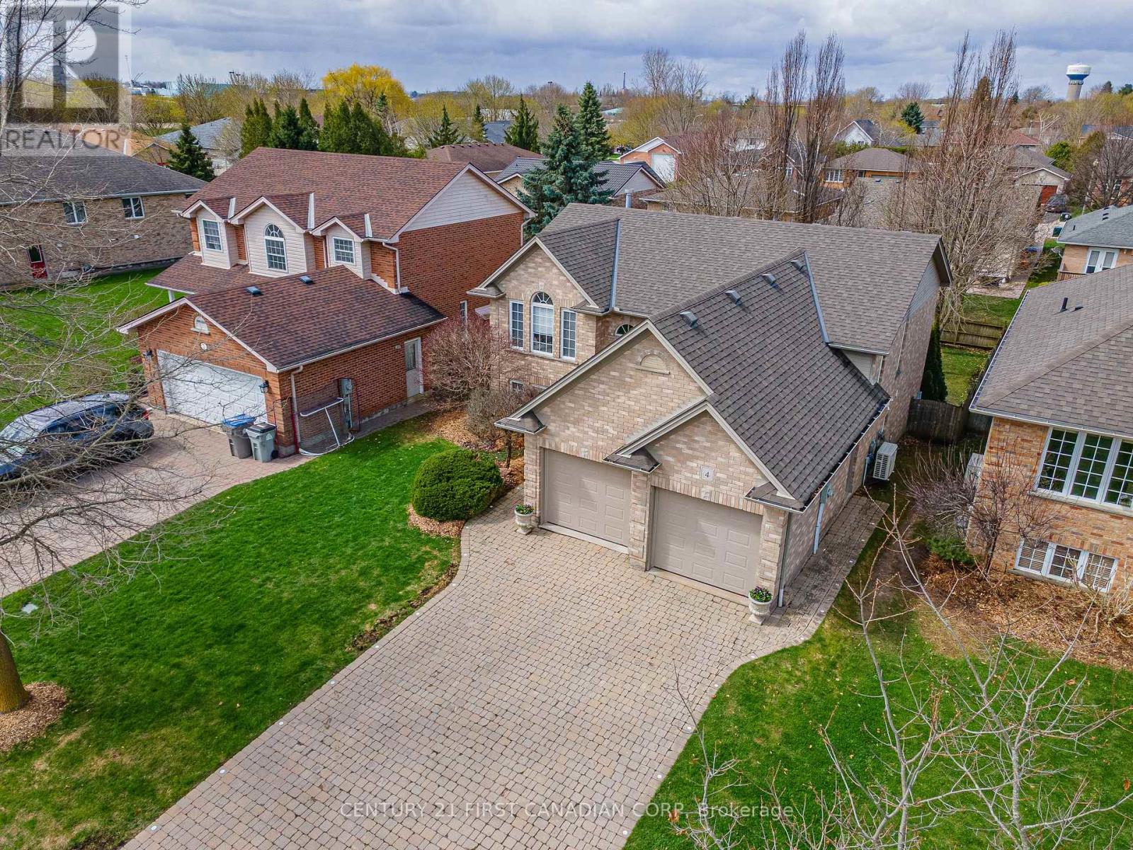 4 OAKWOOD COURT - 41