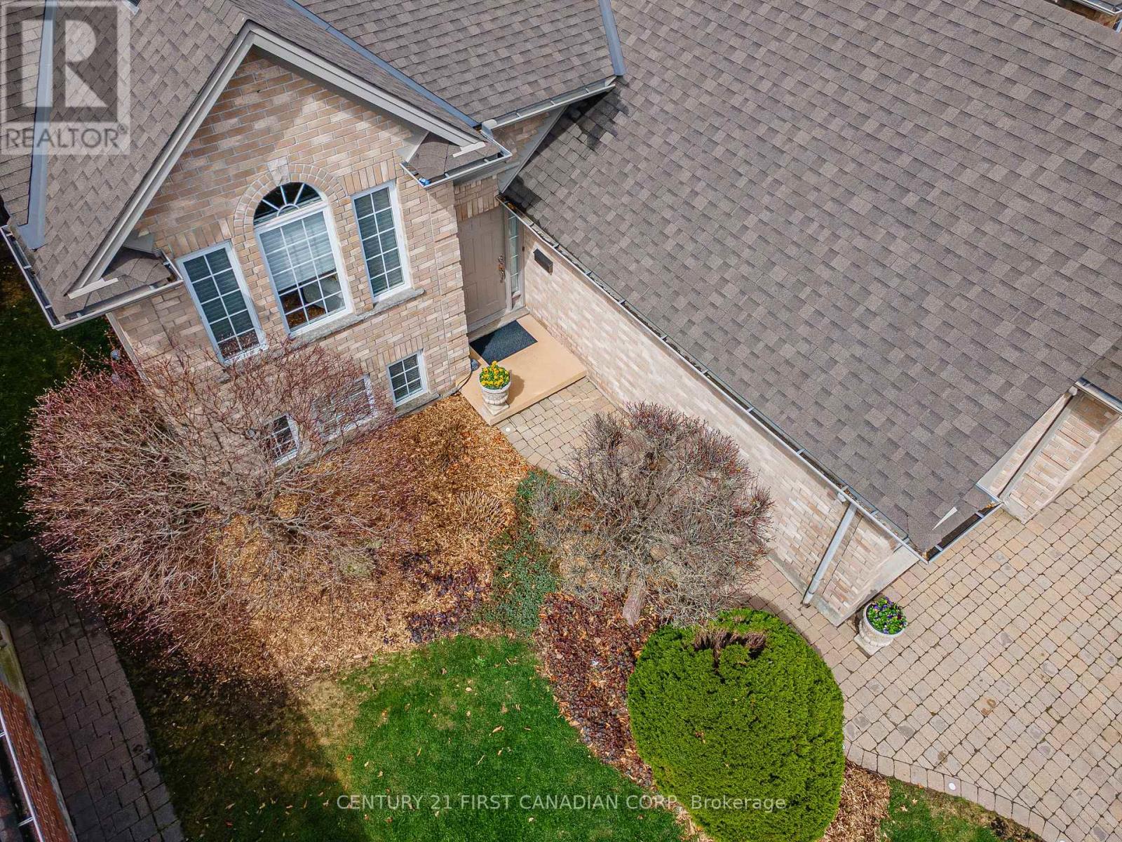 4 OAKWOOD COURT - 42