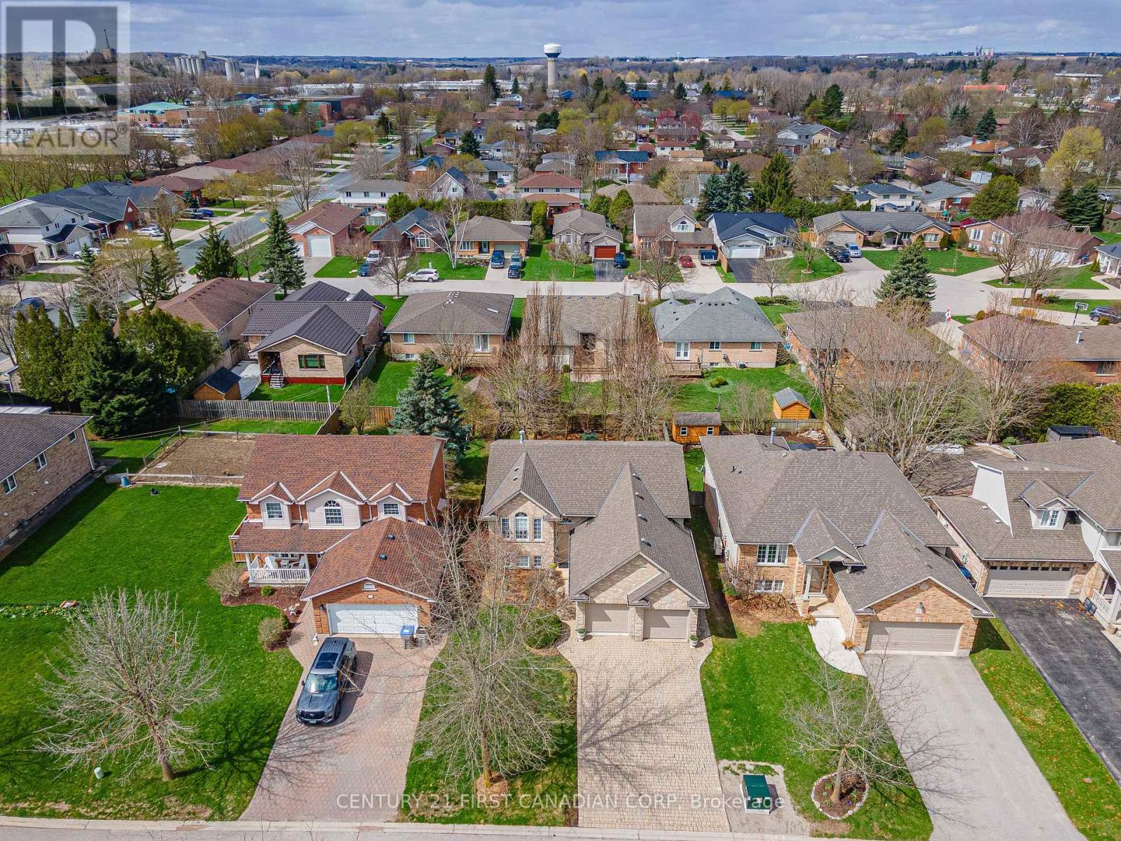 4 OAKWOOD COURT - 43