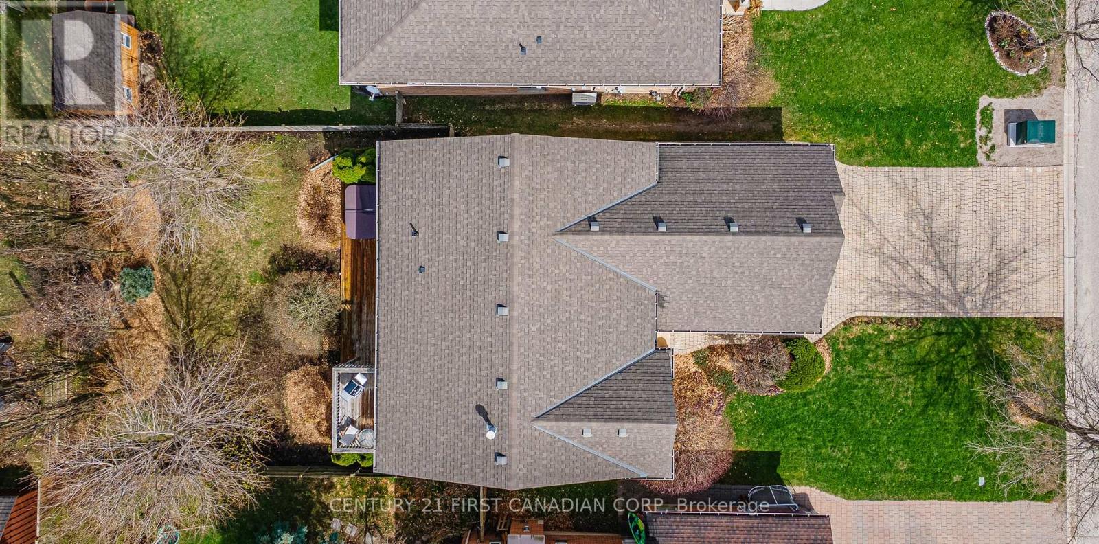 4 OAKWOOD COURT - 44