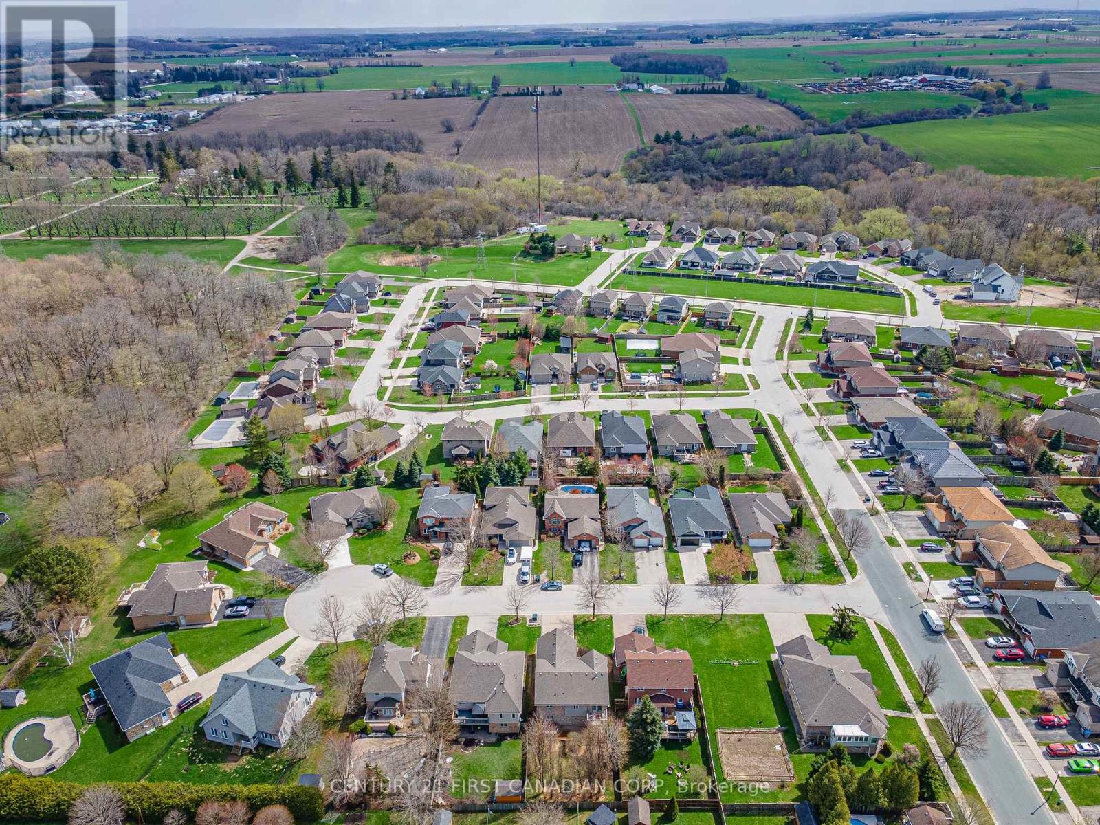 4 OAKWOOD COURT - 47