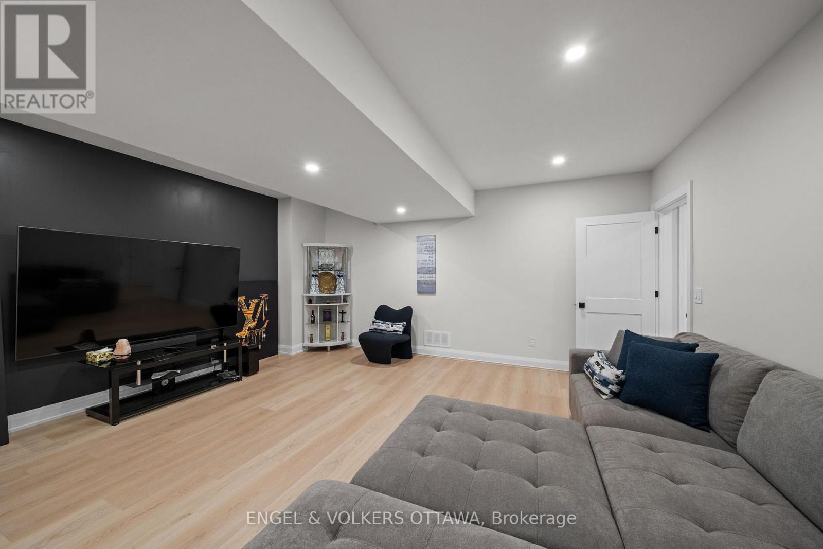 1600 NIGHTSHADE PLACE - 44