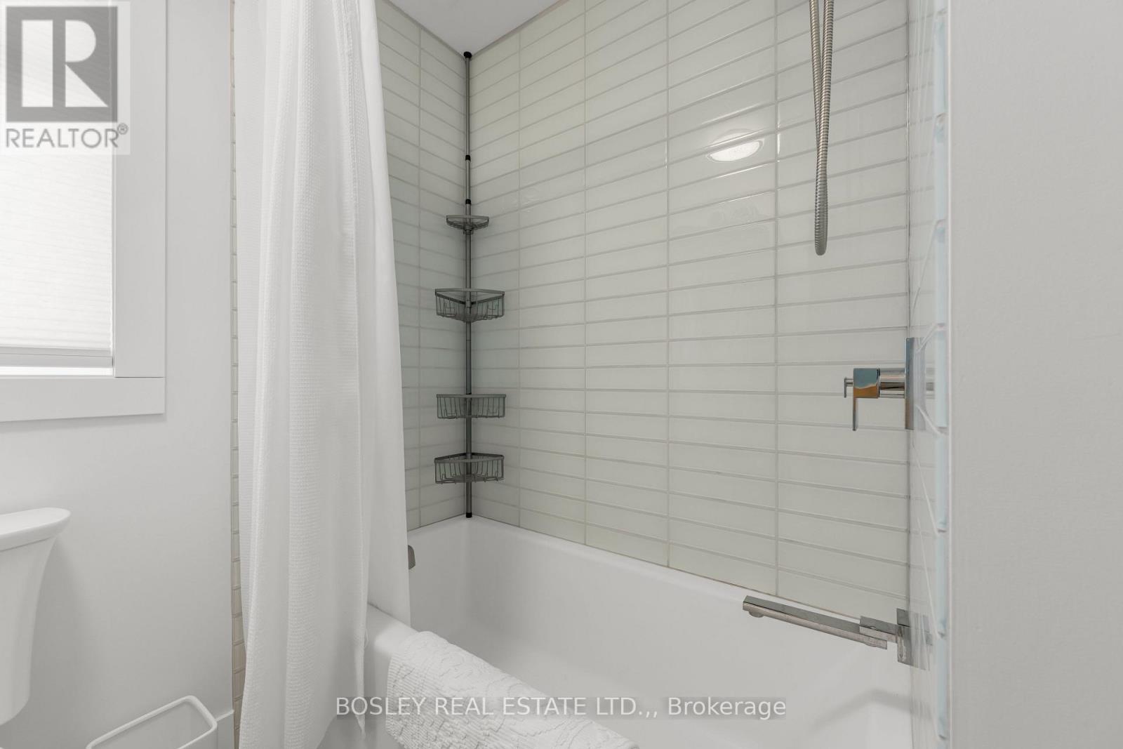 Bunkie Full Bathroom with bathtub