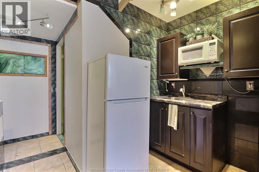 401 PARENT Unit# 11, Windsor, Ontario, N9A2B9 — Photo 6