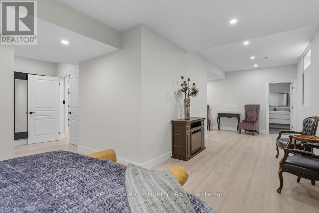 22 LONGTHORPE COURT - 44