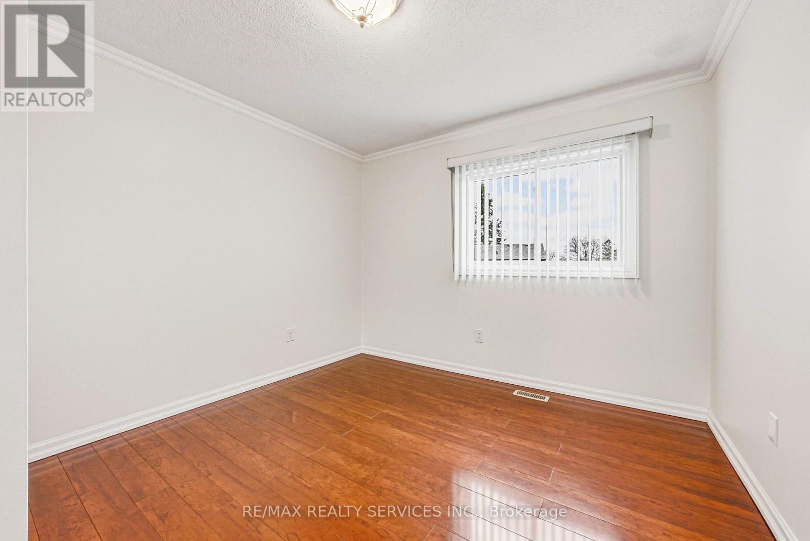 4 MOUNT FOREST DRIVE - 20