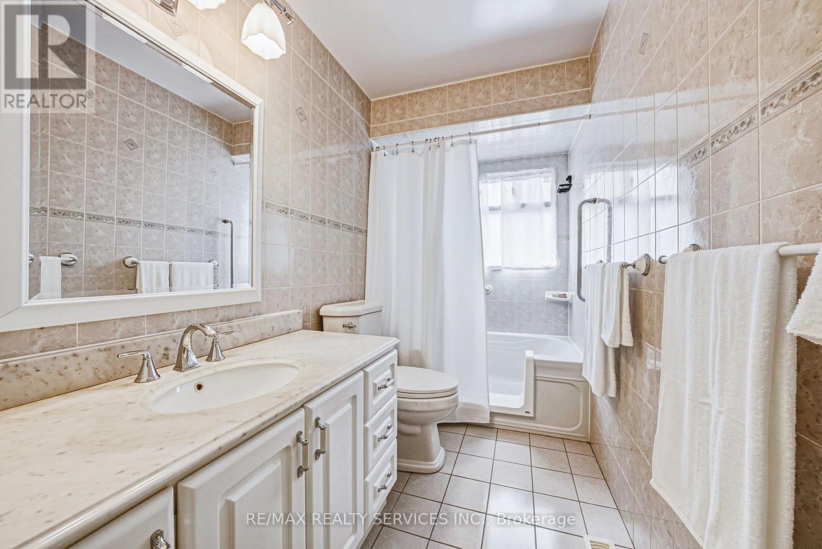 4 MOUNT FOREST DRIVE - 22