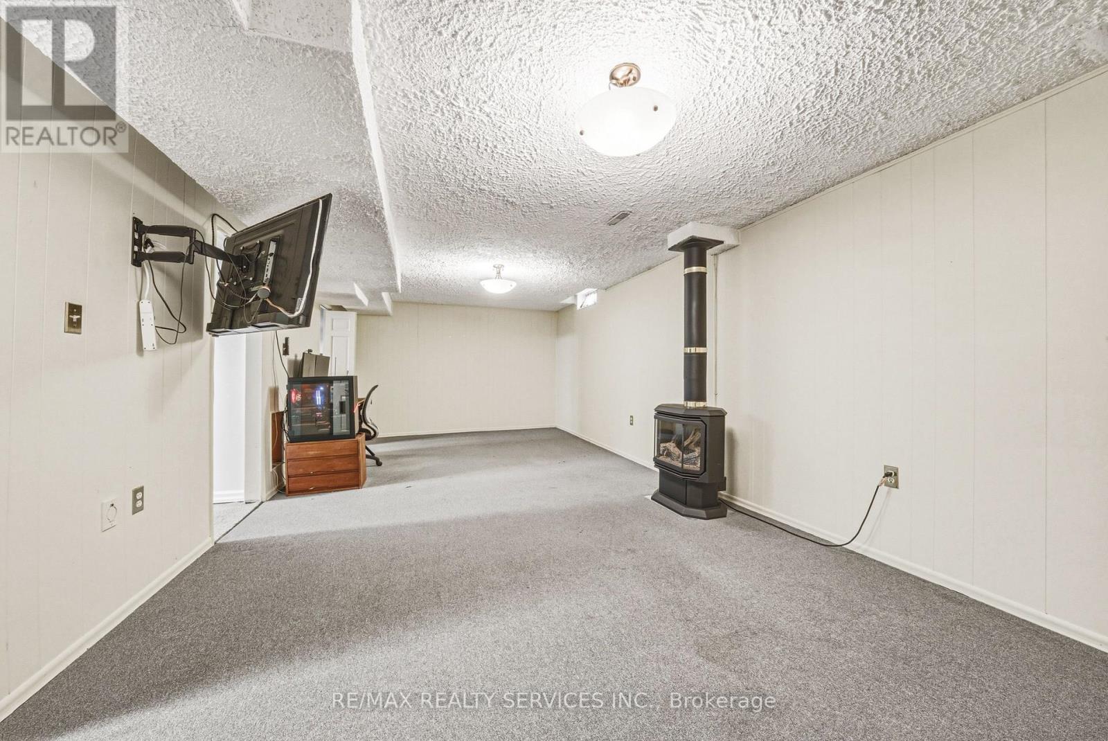 4 MOUNT FOREST DRIVE - 28