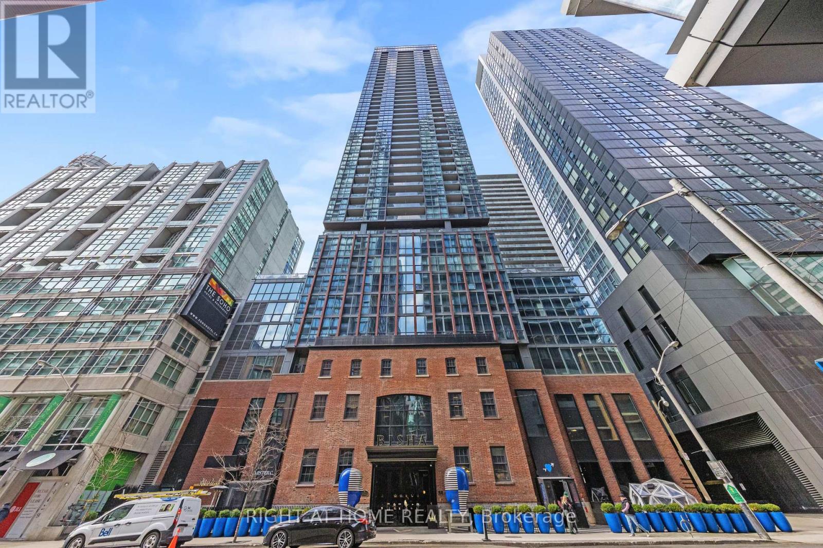 1401 - 88 BLUE JAYS WAY