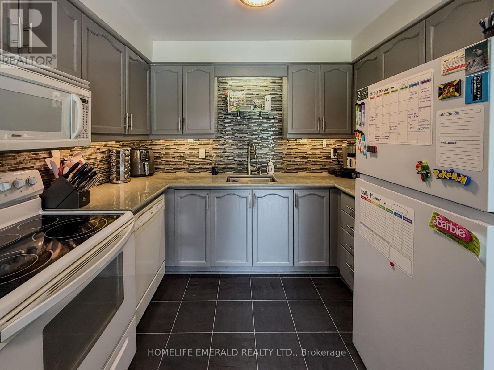 1 POTTER CRESCENT - 11