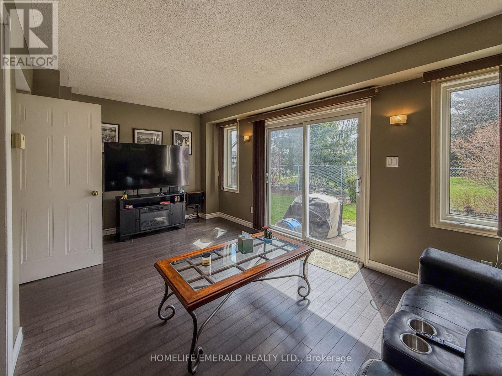 1 POTTER CRESCENT - 13