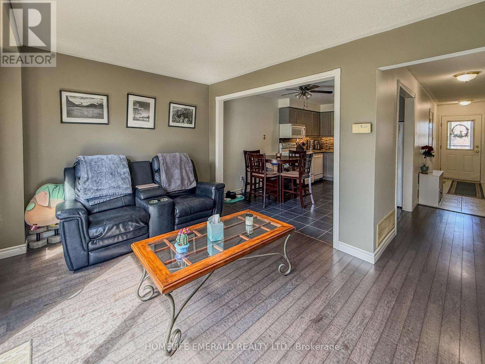 1 POTTER CRESCENT - 16