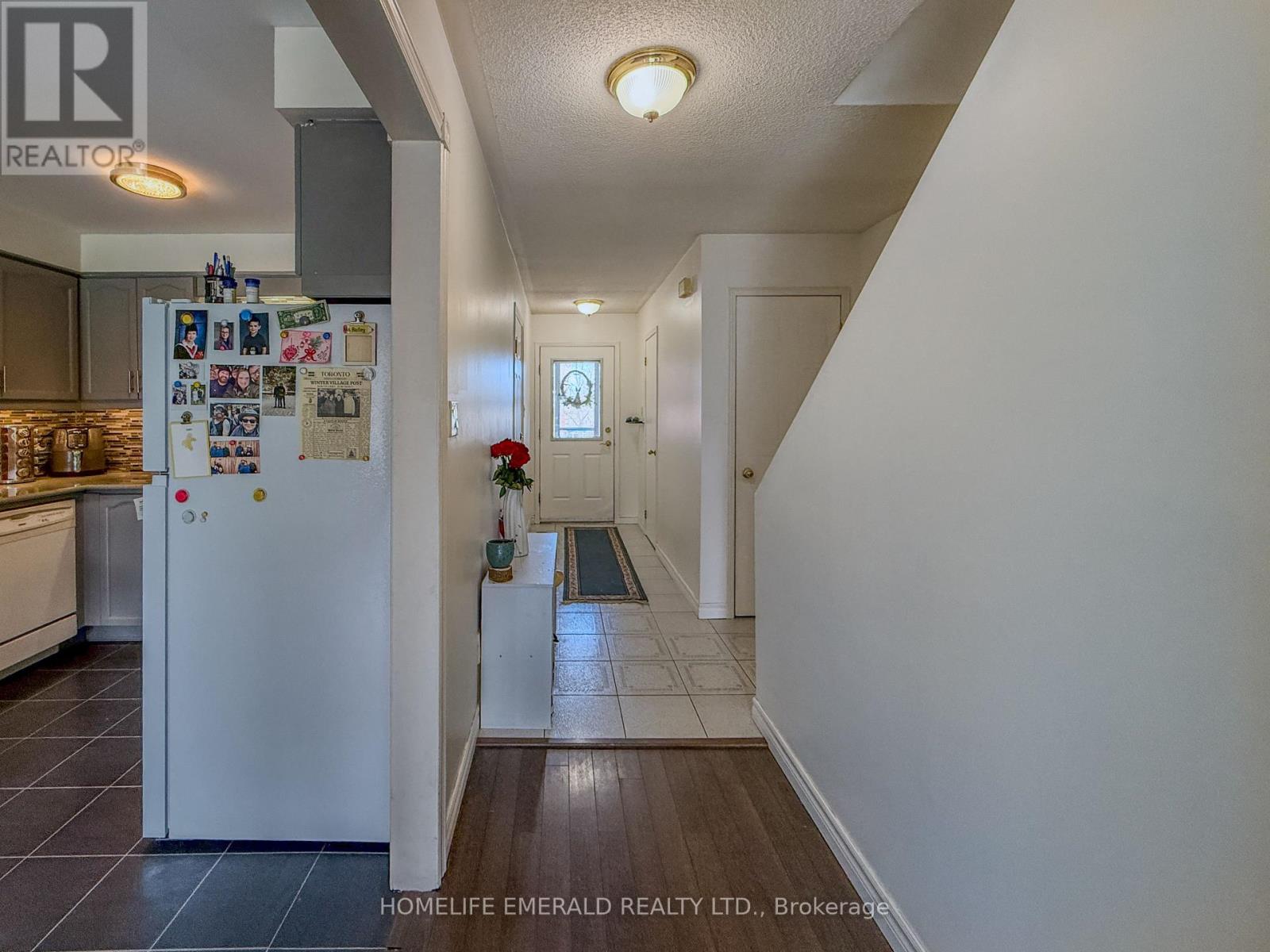 1 POTTER CRESCENT - 17