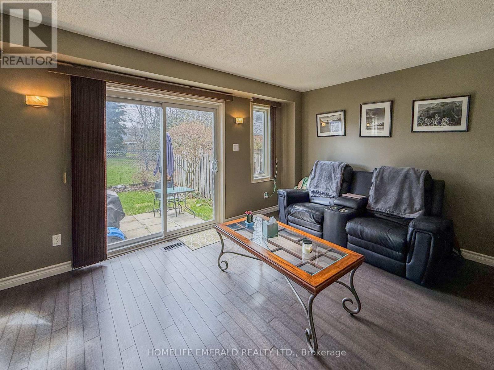1 POTTER CRESCENT - 18